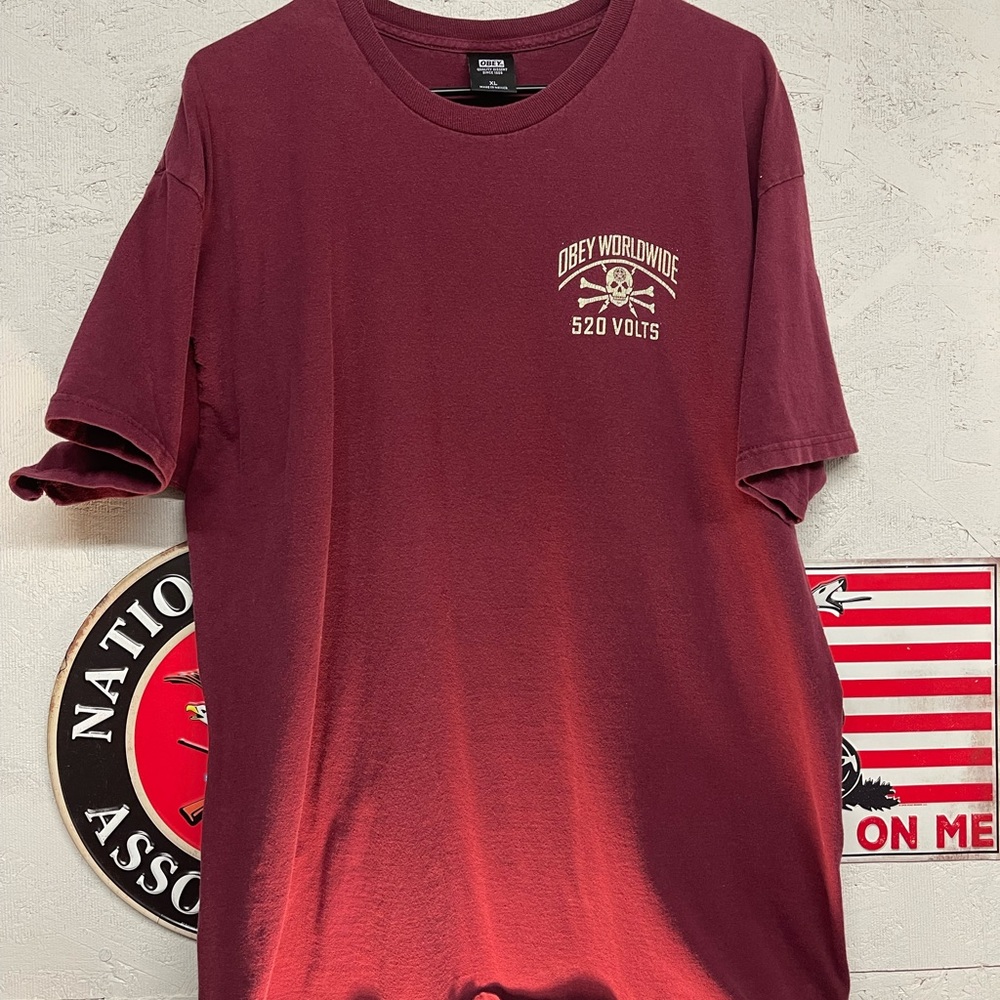 OBEY. Logo tee